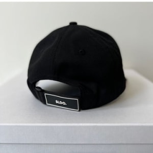 CASUAL BACK LOGO CAP