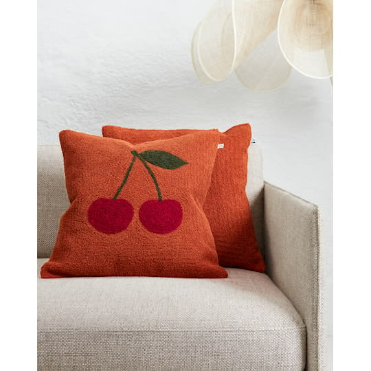 Chhatwal &amp; Jonsson Cherry Putetrekk Boucle Apricot Orange/Red/Green 50x50