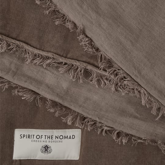 Spirit of the Nomad Nomad Tagesdecke Samt/Flachs Ash Brown 260x260