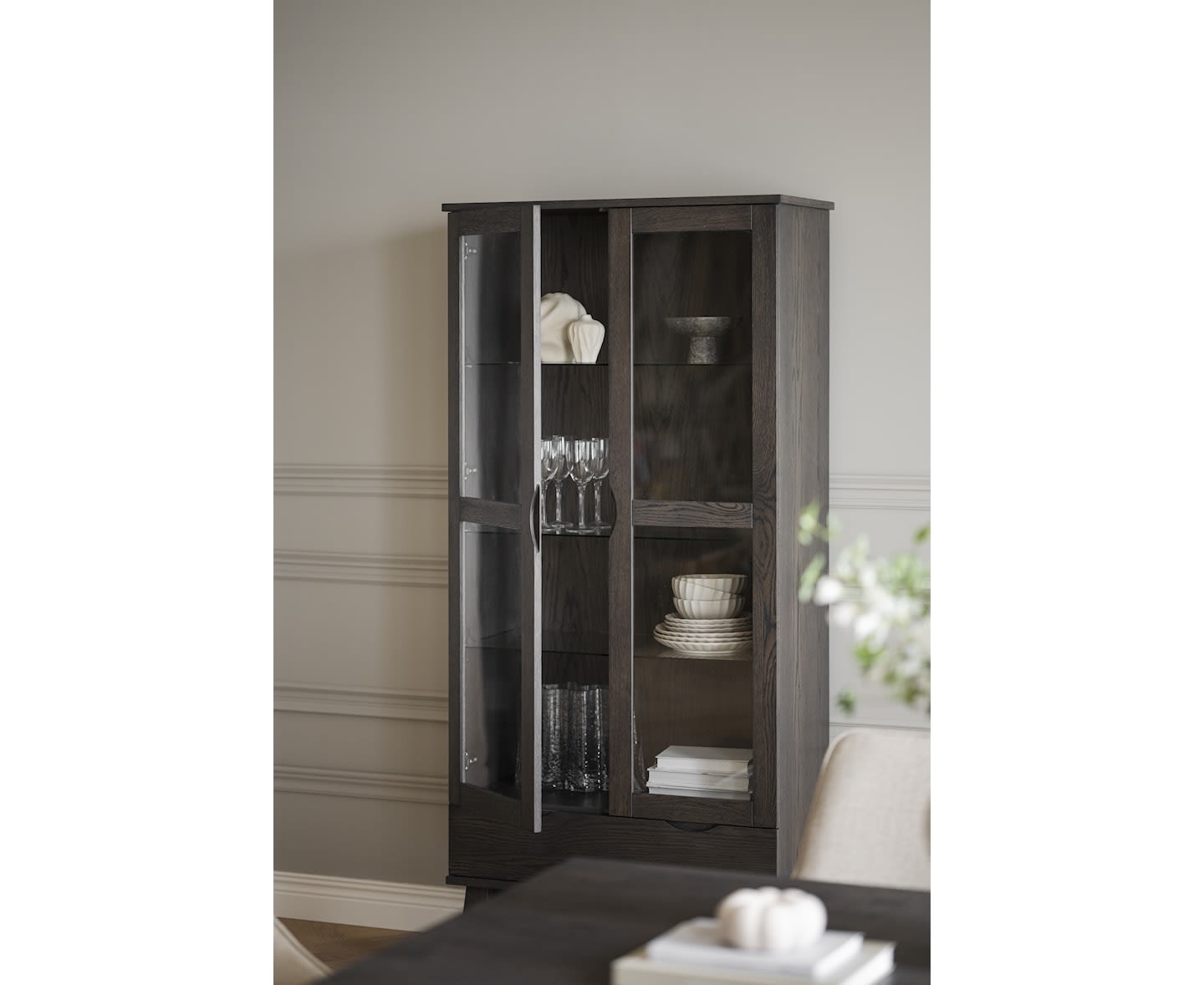 Rowico Home Filippa Vitrine Schrank Dunkelbraun 185cm