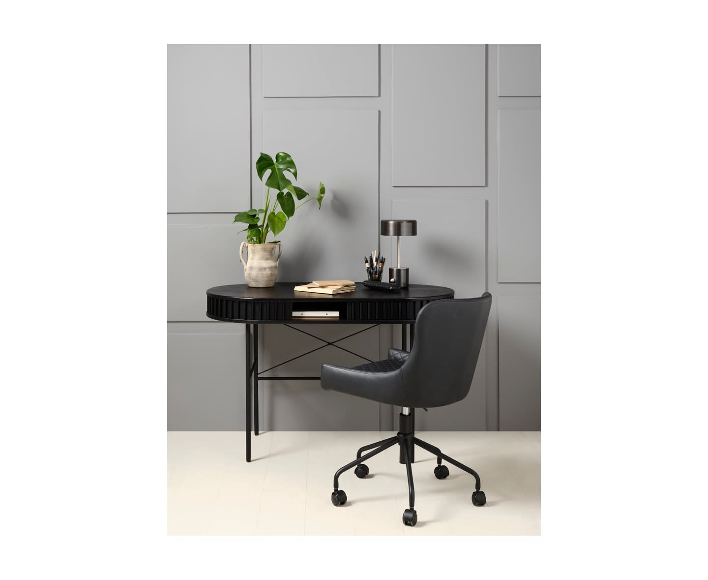 Sleepo Freja Skrivebord Black Oak 120cm