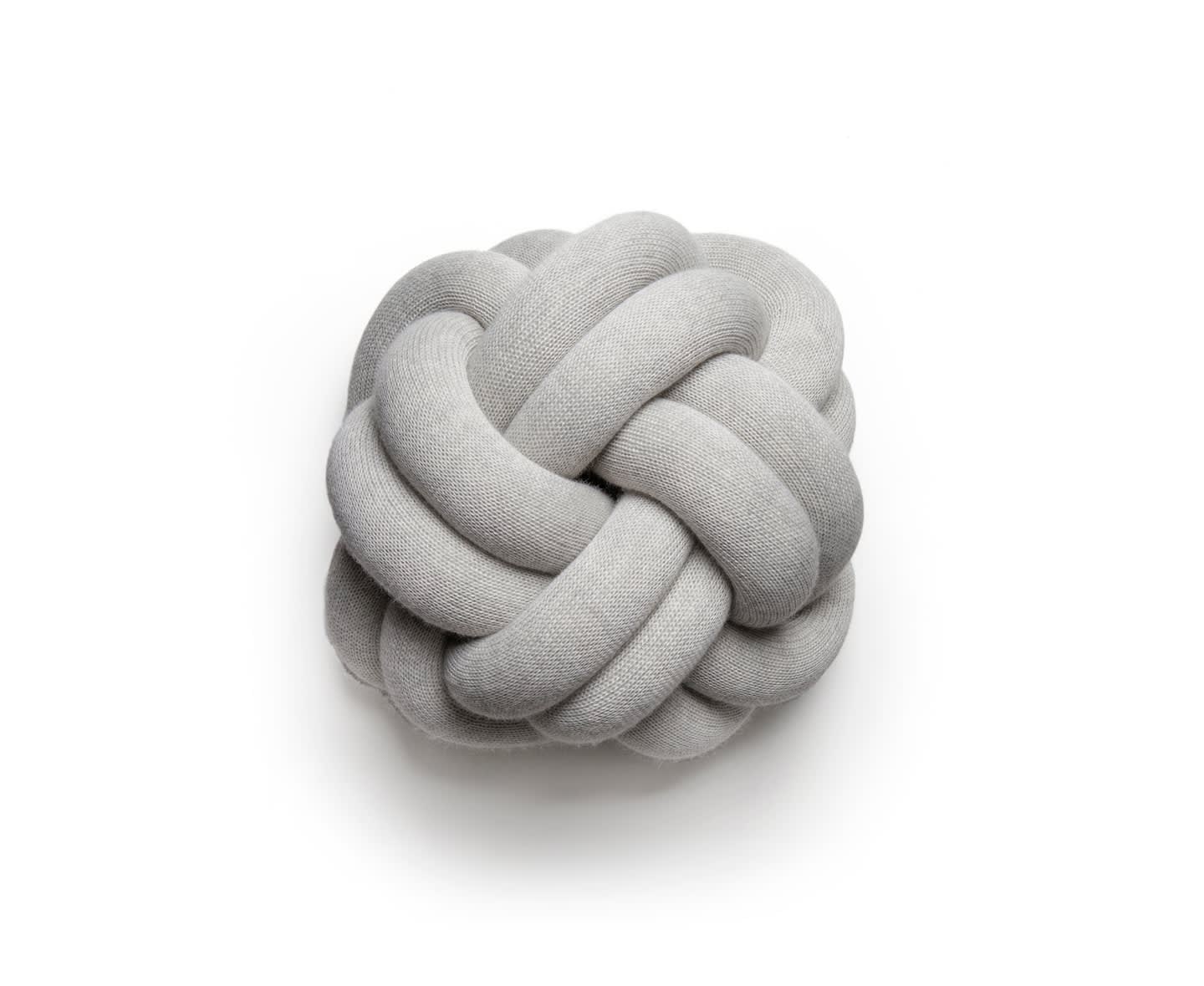 Design House Stockholm Knot koristetyyny White/Grey