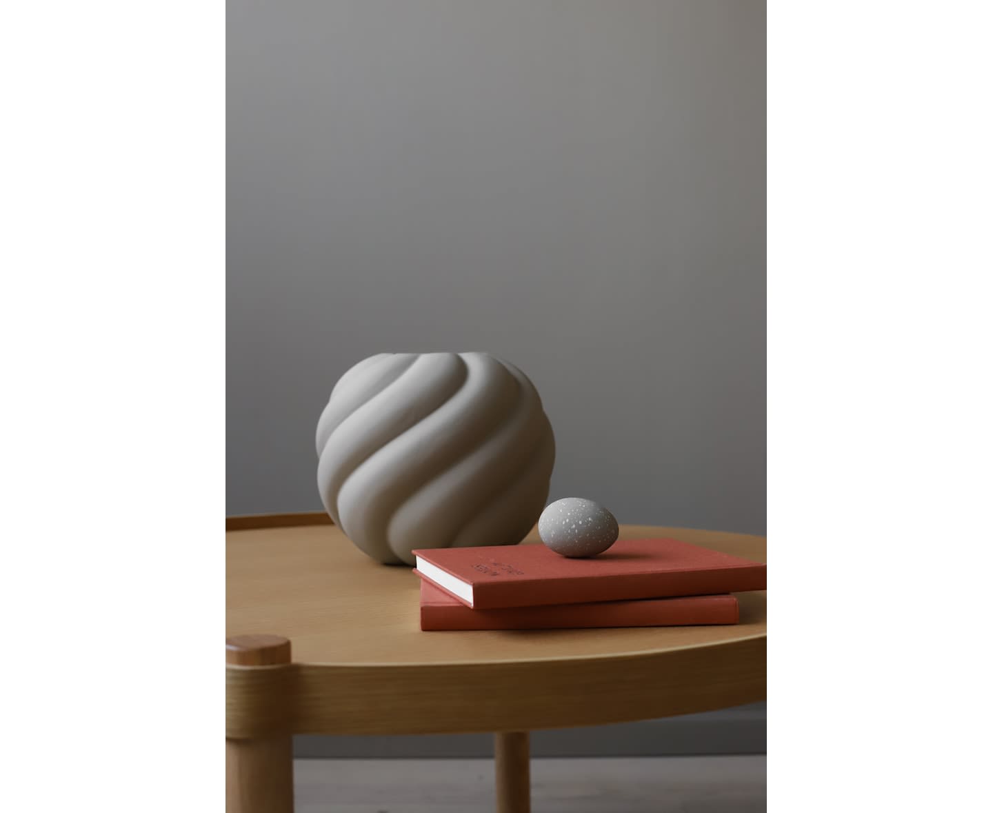 Cooee Design Twist Ball Vas Sand 20cm
