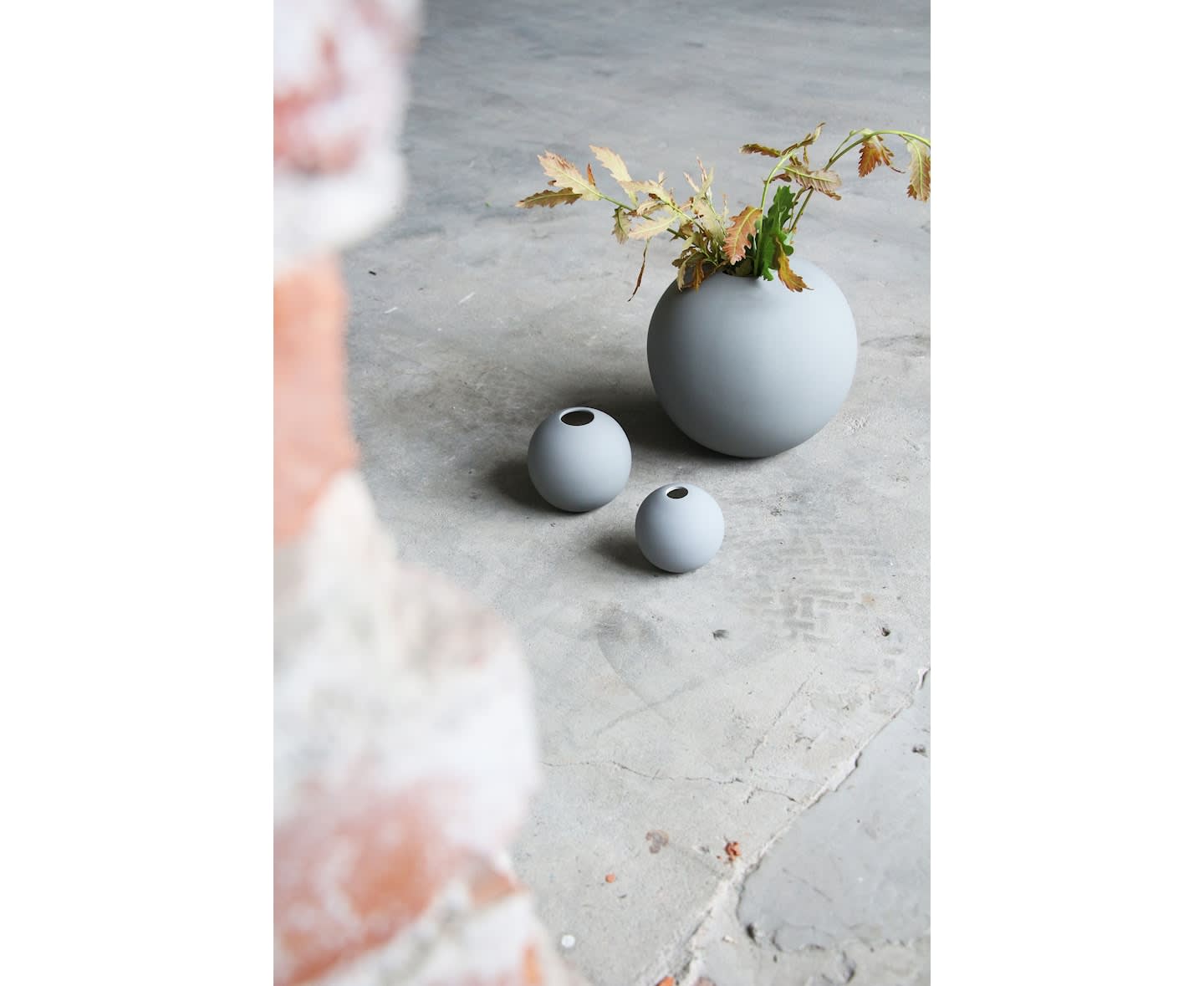 Cooee Design Ball Vase Grau 10 cm