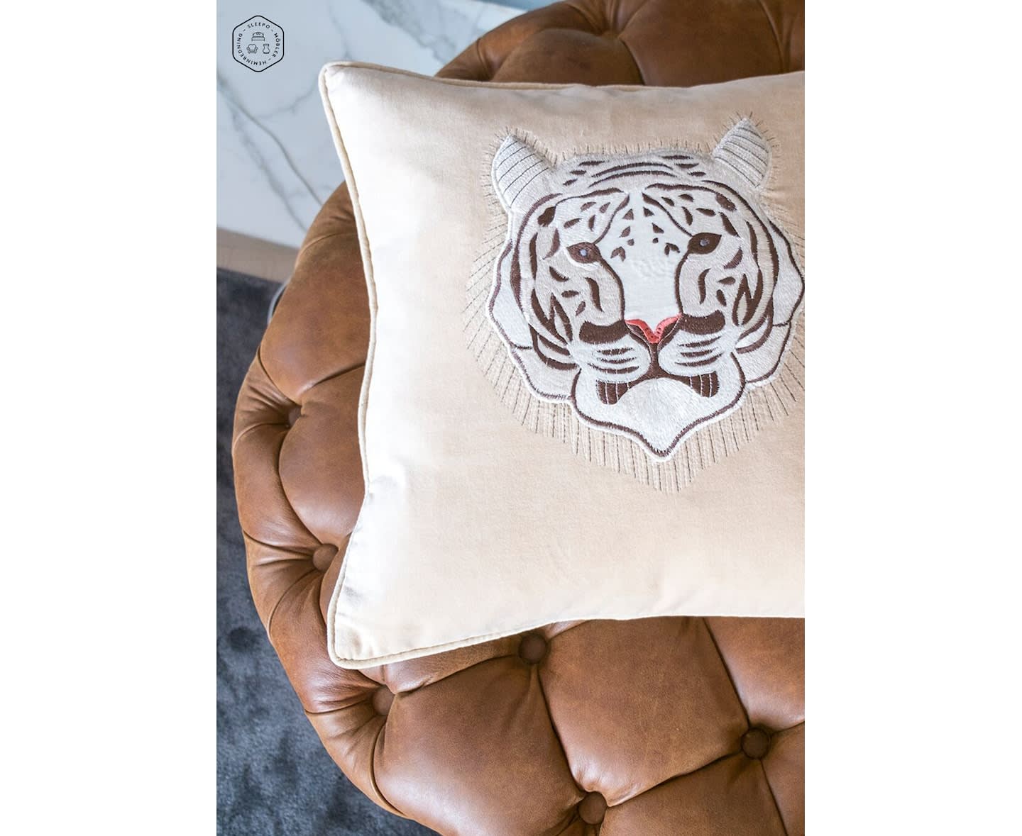 Chhatwal &amp; Jonsson Brodert White Tiger Putetrekk Fløyel Beige 50x50