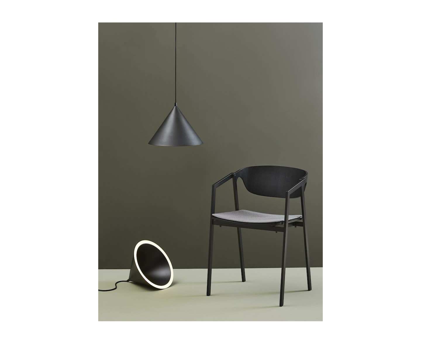 Woud Annular Taklampe Svart Ø32