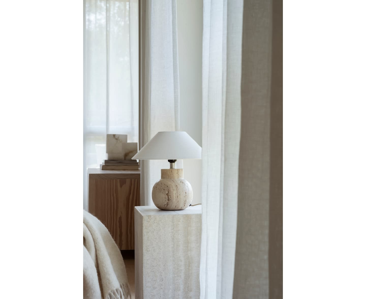 Watt &amp; Veke Pella Lampfot Travertine 23cm