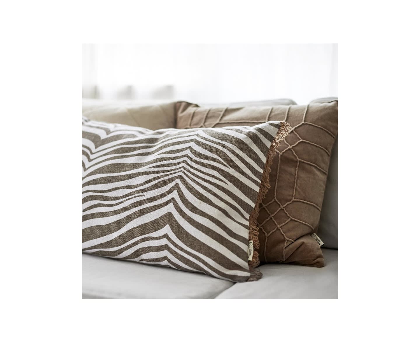 Classic Collection Zebra Pyntepute Simply Taupe 40x60