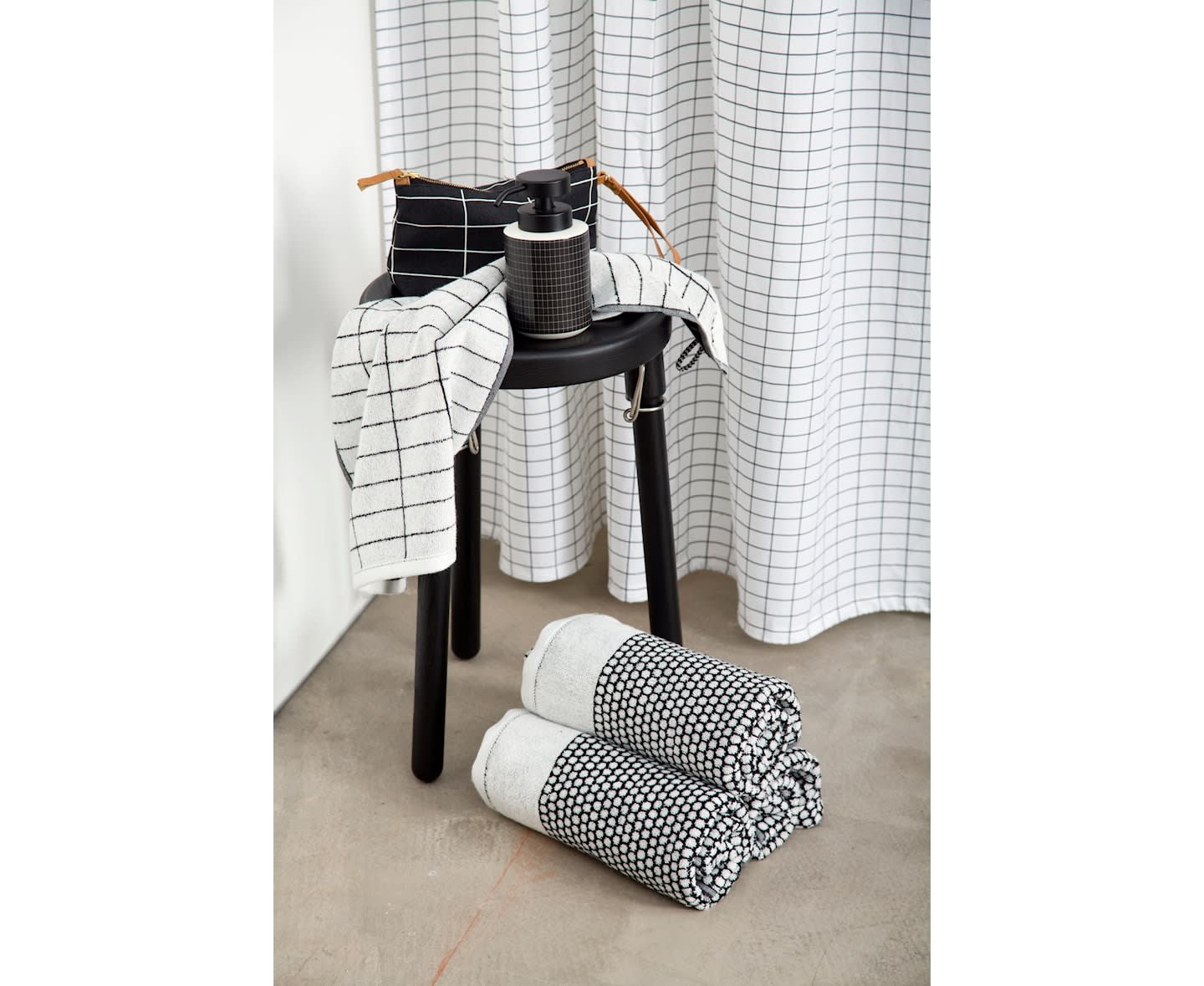 Mette Ditmer Denmark Grid Håndkle Black/Offwhite 70x140