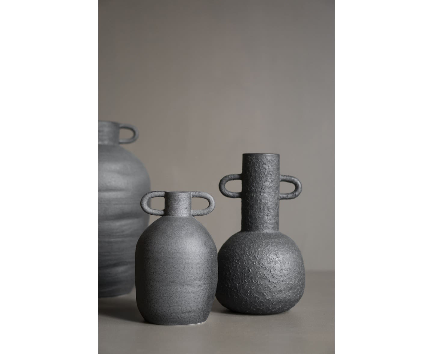 DBKD Long Vase Schwarz Klein