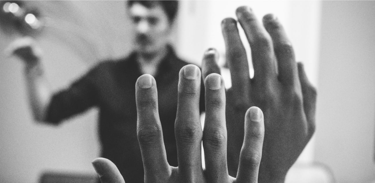 Update with descriptive alt text