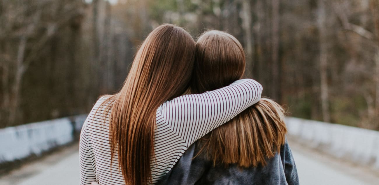 Update with descriptive alt text