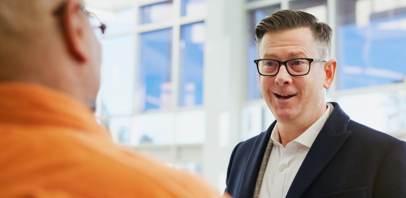 Update with descriptive alt text