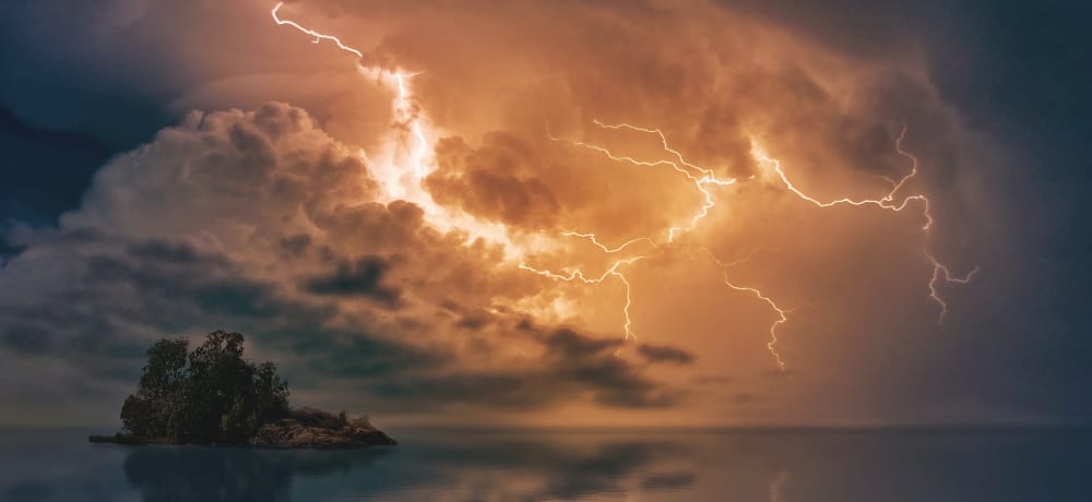 Update with descriptive alt text