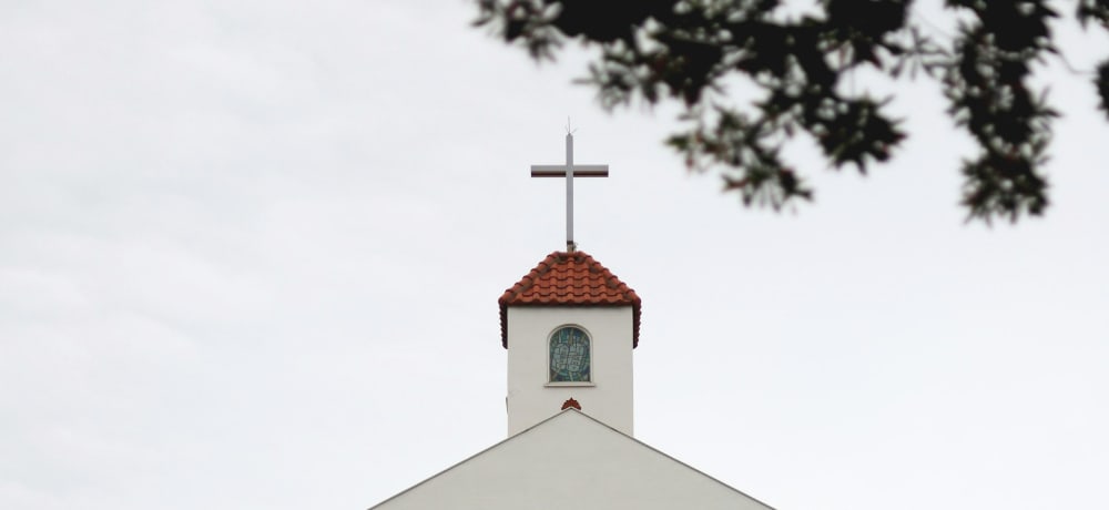 Update with descriptive alt text