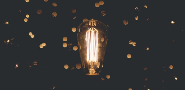 Update with descriptive alt text