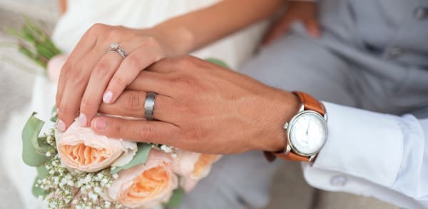 Update with descriptive alt text