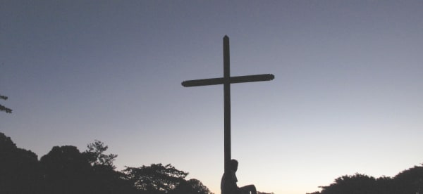 Update with descriptive alt text