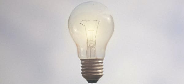 Update with descriptive alt text