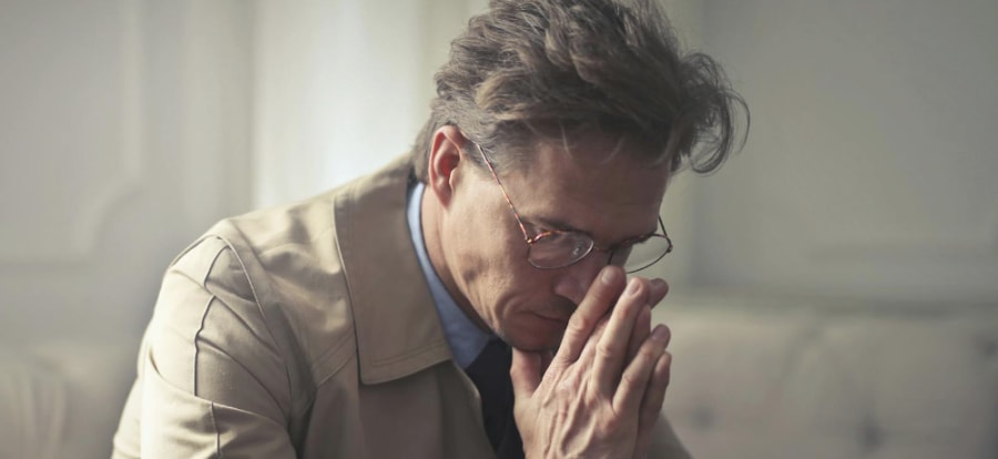 Update with descriptive alt text