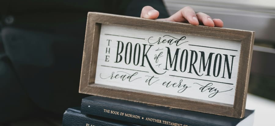 sign reading "read the book of mormon; read it every day"