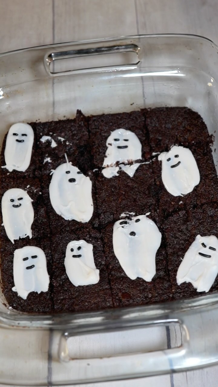 𝙶𝚑𝚘𝚜𝚝 𝙱𝚛𝚘𝚠𝚗𝚒𝚎𝚜 👻 🍫 are the easiest treat to make f...
