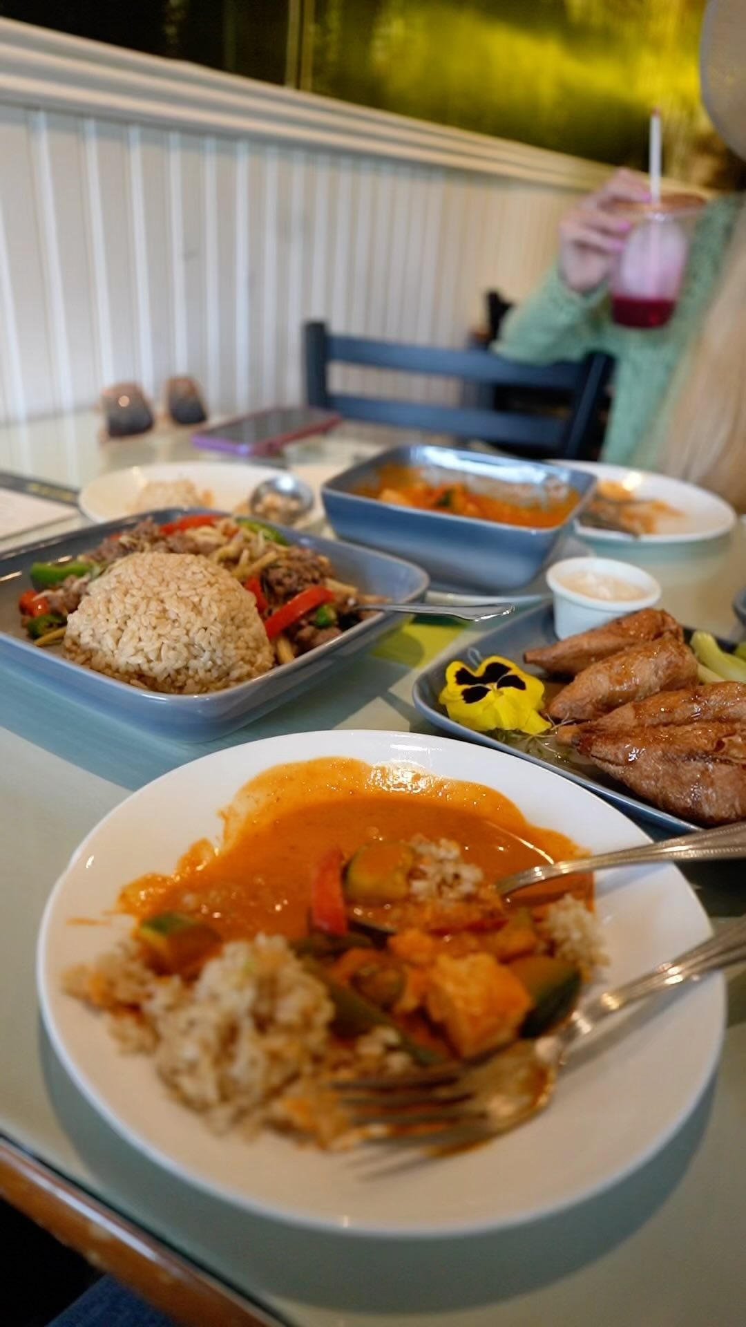 𝚃𝚑𝚎 𝚅𝚎𝚐𝚊𝚗 𝙹𝚘𝚒𝚗𝚝 is a vegan spot located in Culver ...