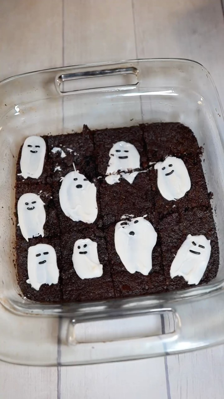 𝙶𝚑𝚘𝚜𝚝 𝙱𝚛𝚘𝚠𝚗𝚒𝚎𝚜 👻 🍫 are the easiest treat to make f...