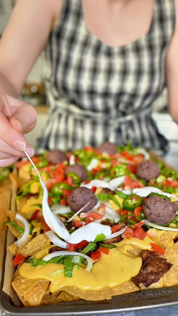 𝙵𝚞𝚕𝚕𝚢 𝙻𝚘𝚊𝚍𝚎𝚍 𝙽𝚊𝚌𝚑𝚘𝚜 🧀 🍅 🥑 like these are so heaven...