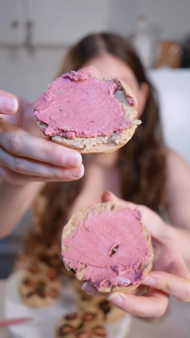 𝚅𝚊𝚕𝚎𝚗𝚝𝚒𝚗𝚎’𝚜 𝙳𝚊𝚢 𝙱𝚊𝚐𝚎𝚕𝚜 🥯 💕 are easy to make by add...