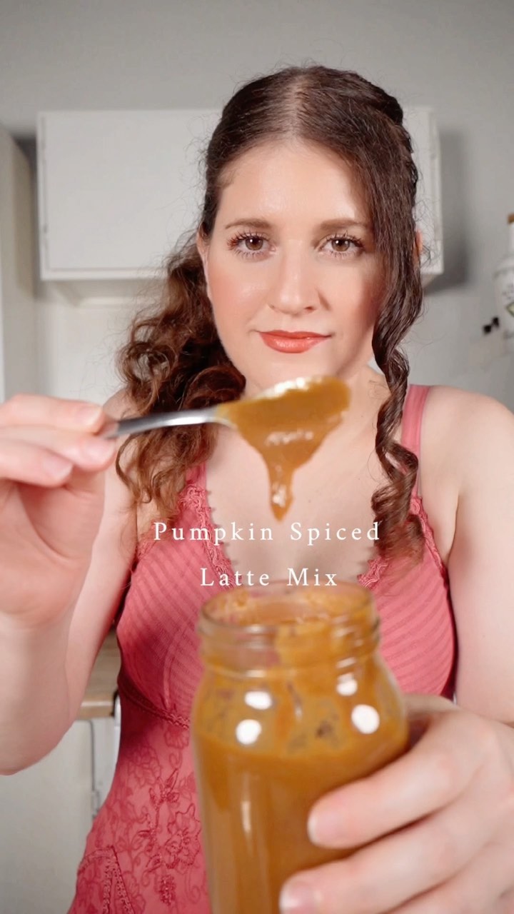 𝙿𝚞𝚖𝚙𝚔𝚒𝚗 𝚂𝚙𝚒𝚌𝚎𝚍 𝙻𝚊𝚝𝚝𝚎 𝙼𝚒𝚡 🎃 🧋☕️ is such a nifty con...