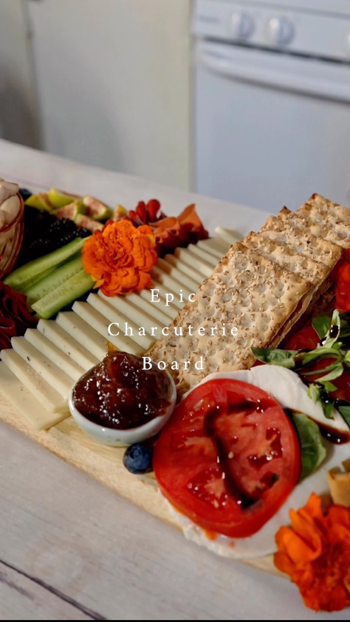 𝙴𝚙𝚒𝚌 𝙲𝚑𝚊𝚛𝚌𝚞𝚝𝚎𝚛𝚒𝚎 𝙱𝚘𝚊𝚛𝚍 🧀 🥒 🍓🫒 Made this board for ...