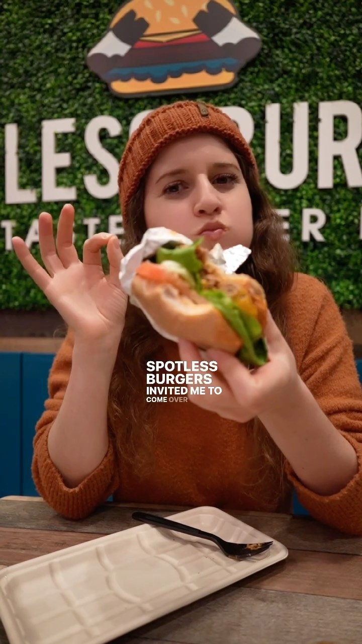 𝚃𝚛𝚢𝚒𝚗𝚐 𝚂𝚙𝚘𝚝𝚕𝚎𝚜𝚜 𝙱𝚞𝚛𝚐𝚎𝚛𝚜. 🍔 🍟 My friend Amelia and ...
