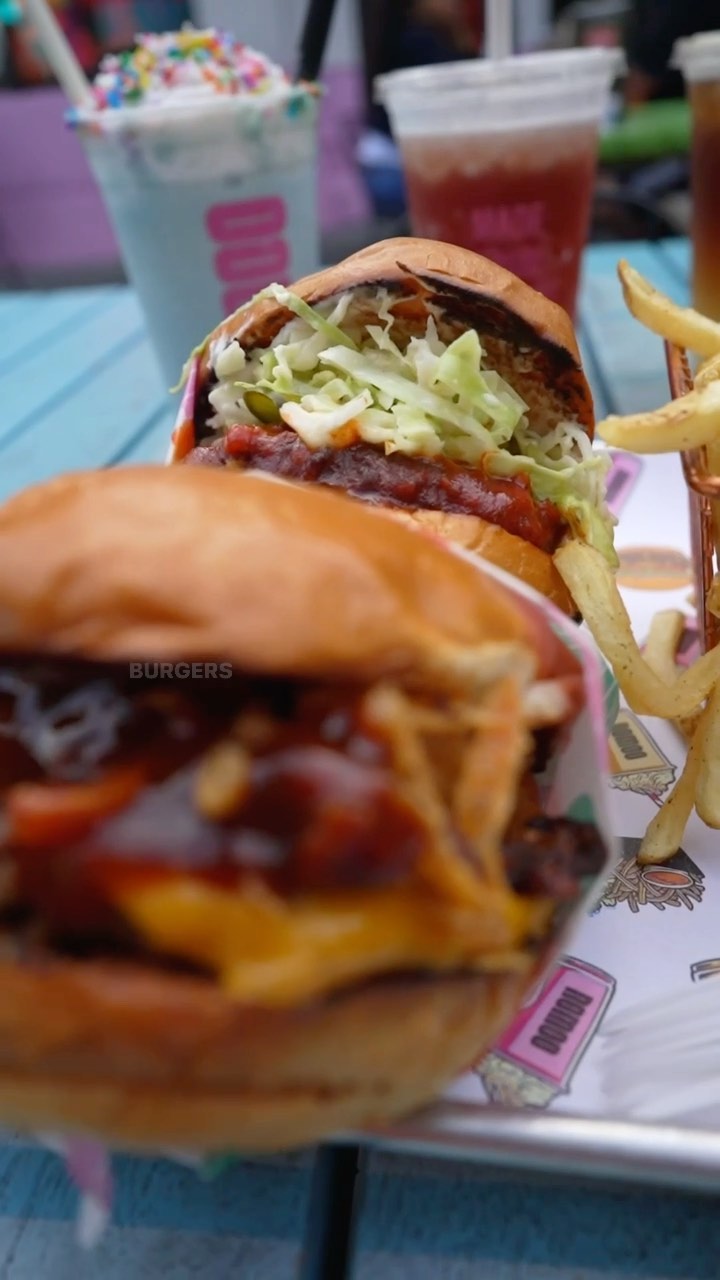 𝚃𝚛𝚢𝚒𝚗𝚐 𝙽𝚘𝙼𝚘𝚘 (@nomooburger) 𝚒𝚗 𝚆𝚎𝚜𝚝 𝙷𝚘𝚕𝚕𝚢𝚠𝚘𝚘𝚍 🍔 🍟 ...