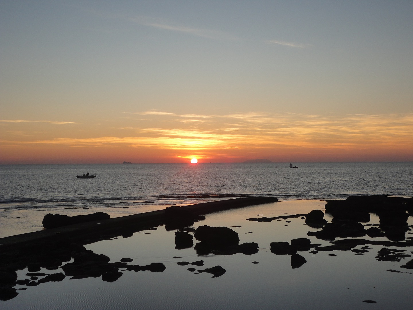 Just a sunset chasing gal 

#sunsetlovers #sunsetp...