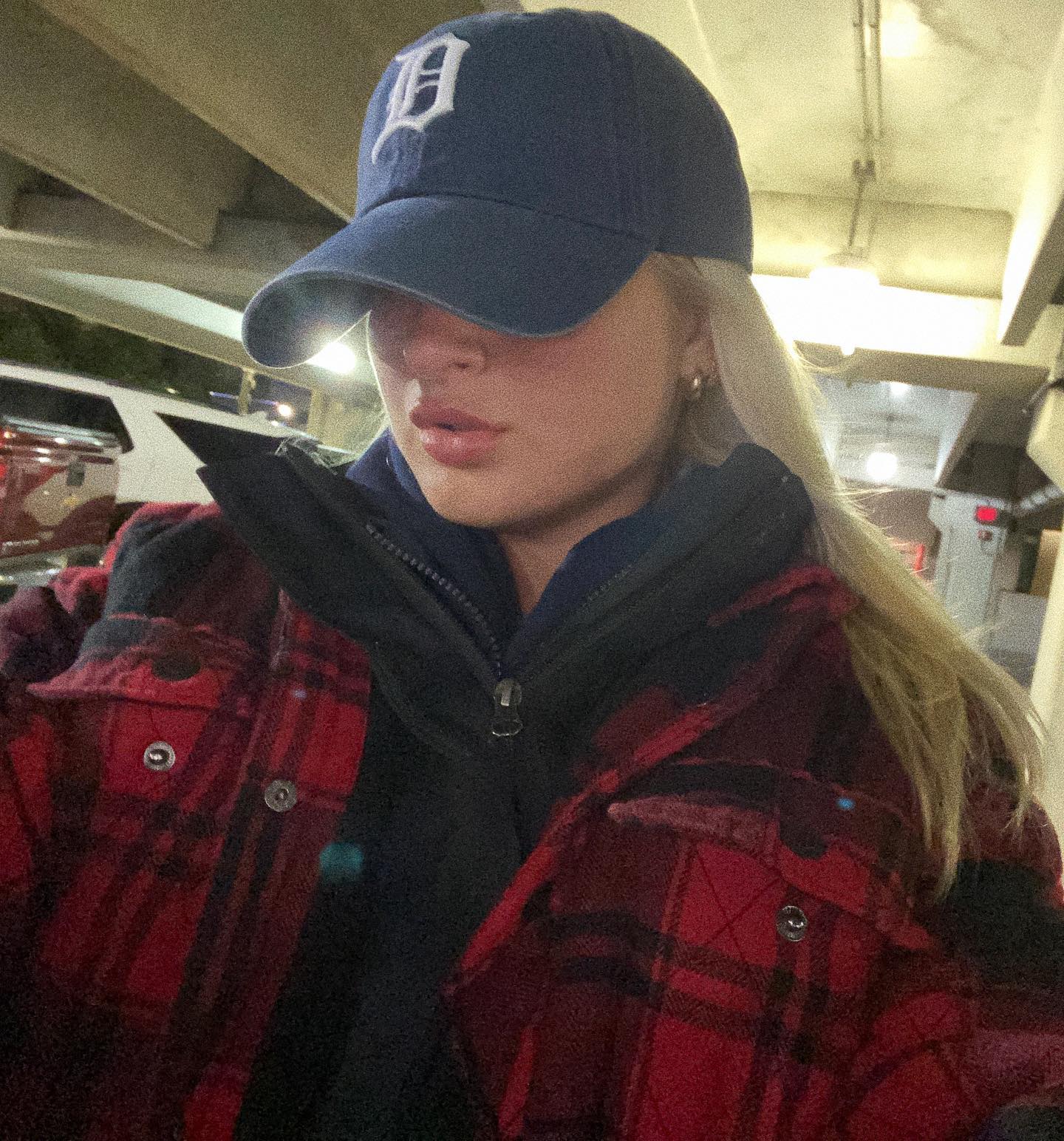 big hat girl...