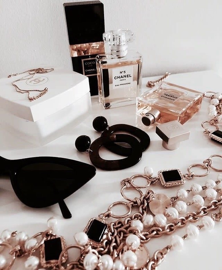 What’s your favorite era and why? .
.
.
.
.
#fashi...