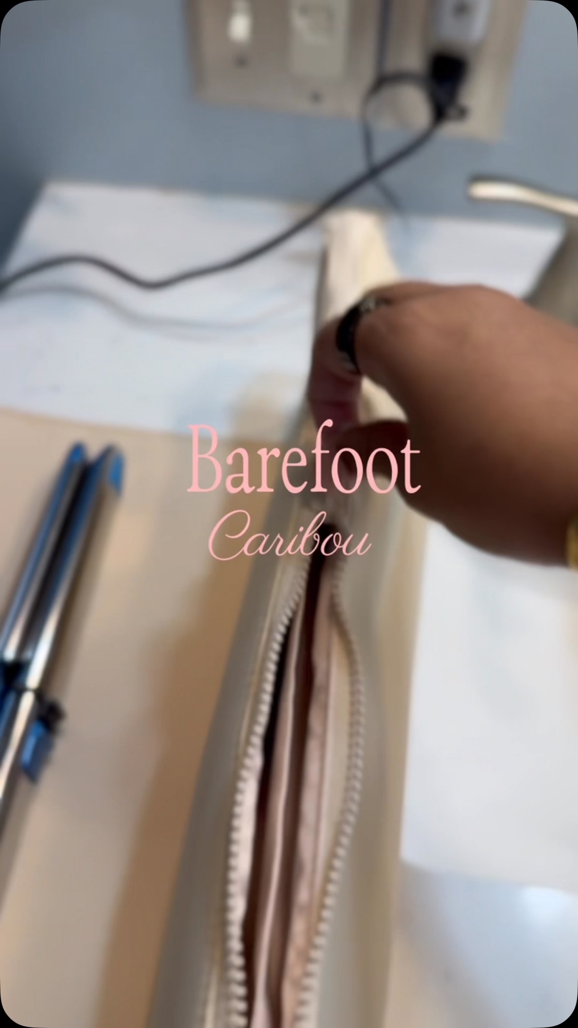 @barefootcaribou has the chicest bags for hair too...