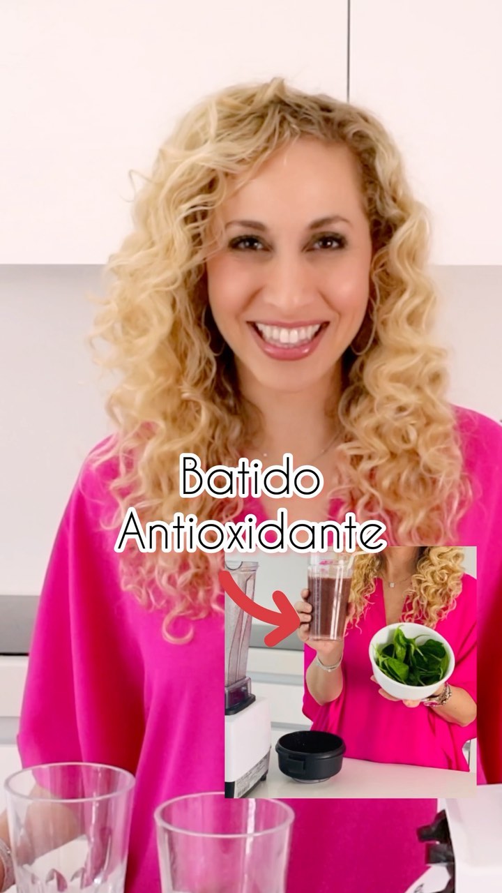 Batido antioxidante de mango, piña, arándanos y es...