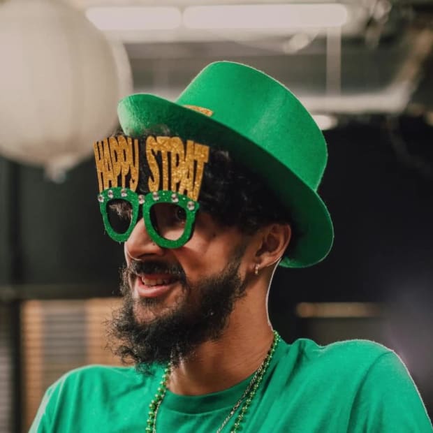 GREEN GLASSES at 10 seconds
