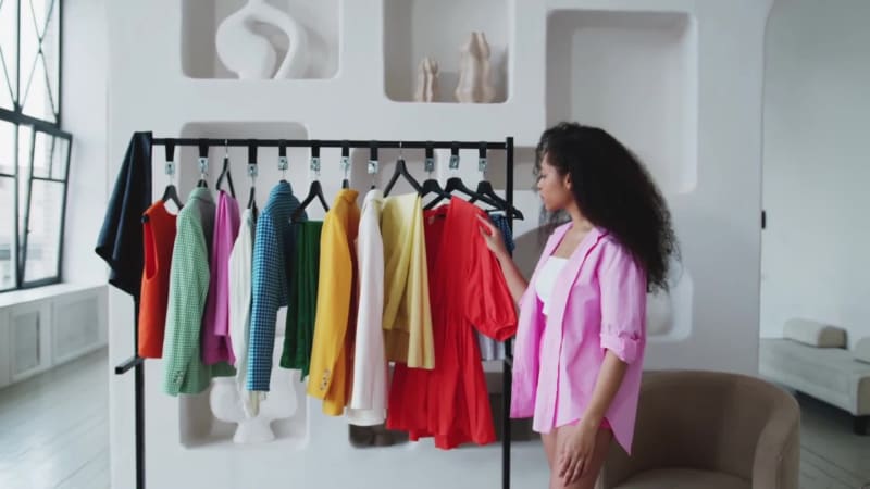 COLOR SALE at 5 seconds