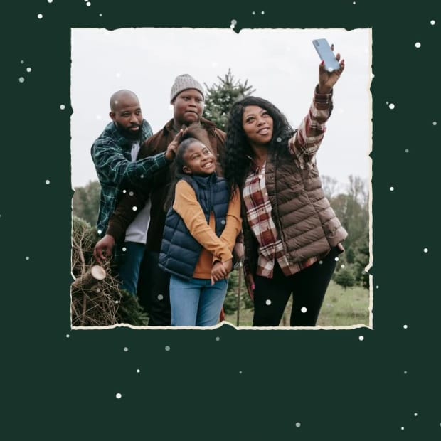 HOLIDAY PHOTO CARD at 6 seconds