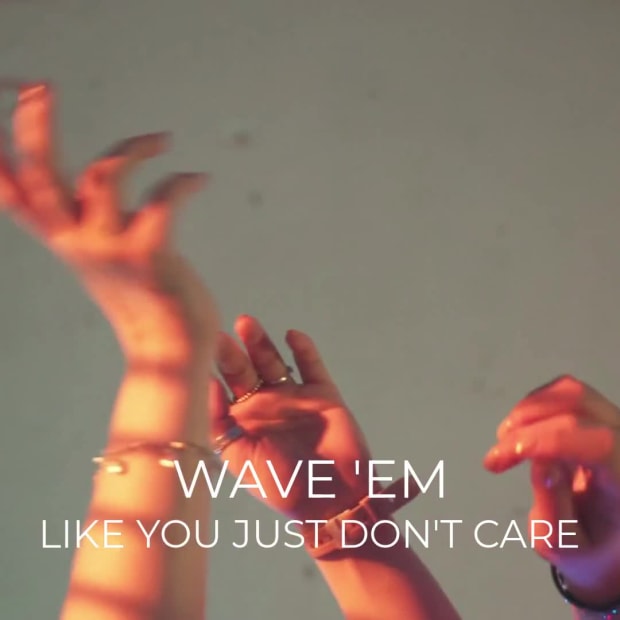 HANDS IN THE AIR at 6 seconds