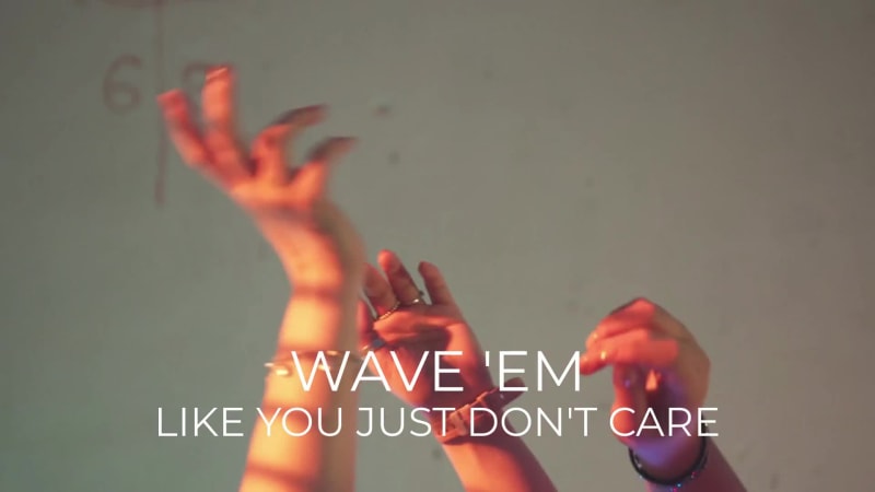HANDS IN THE AIR at 6 seconds