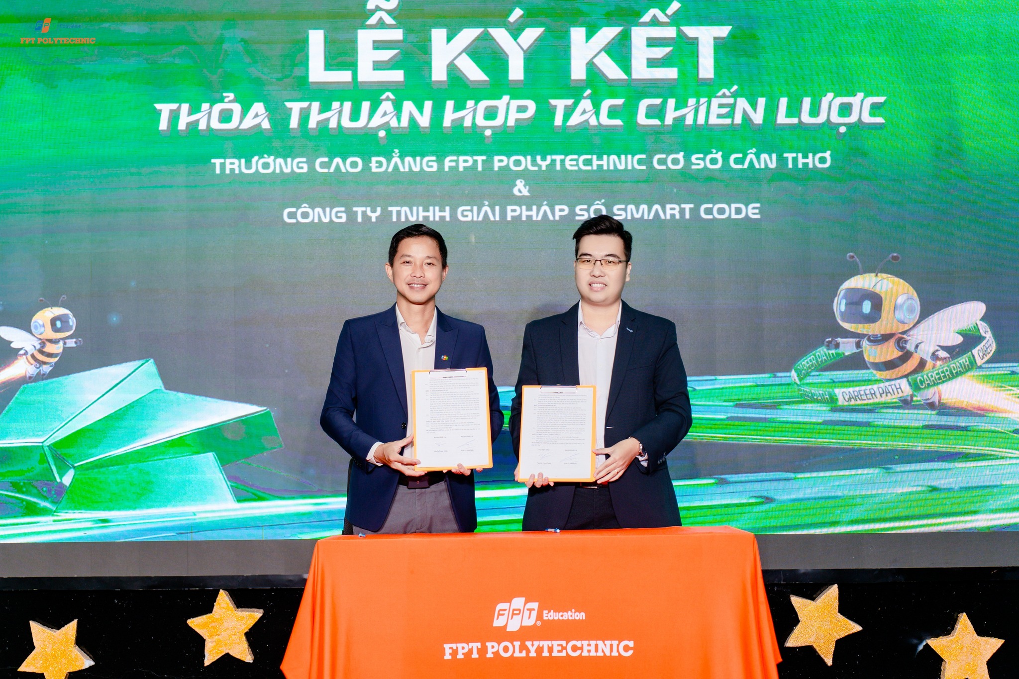 Lễ trao biên bản hợp tác chiến lược giữa Smart Code và FPT Polytechnic Cần Thơ