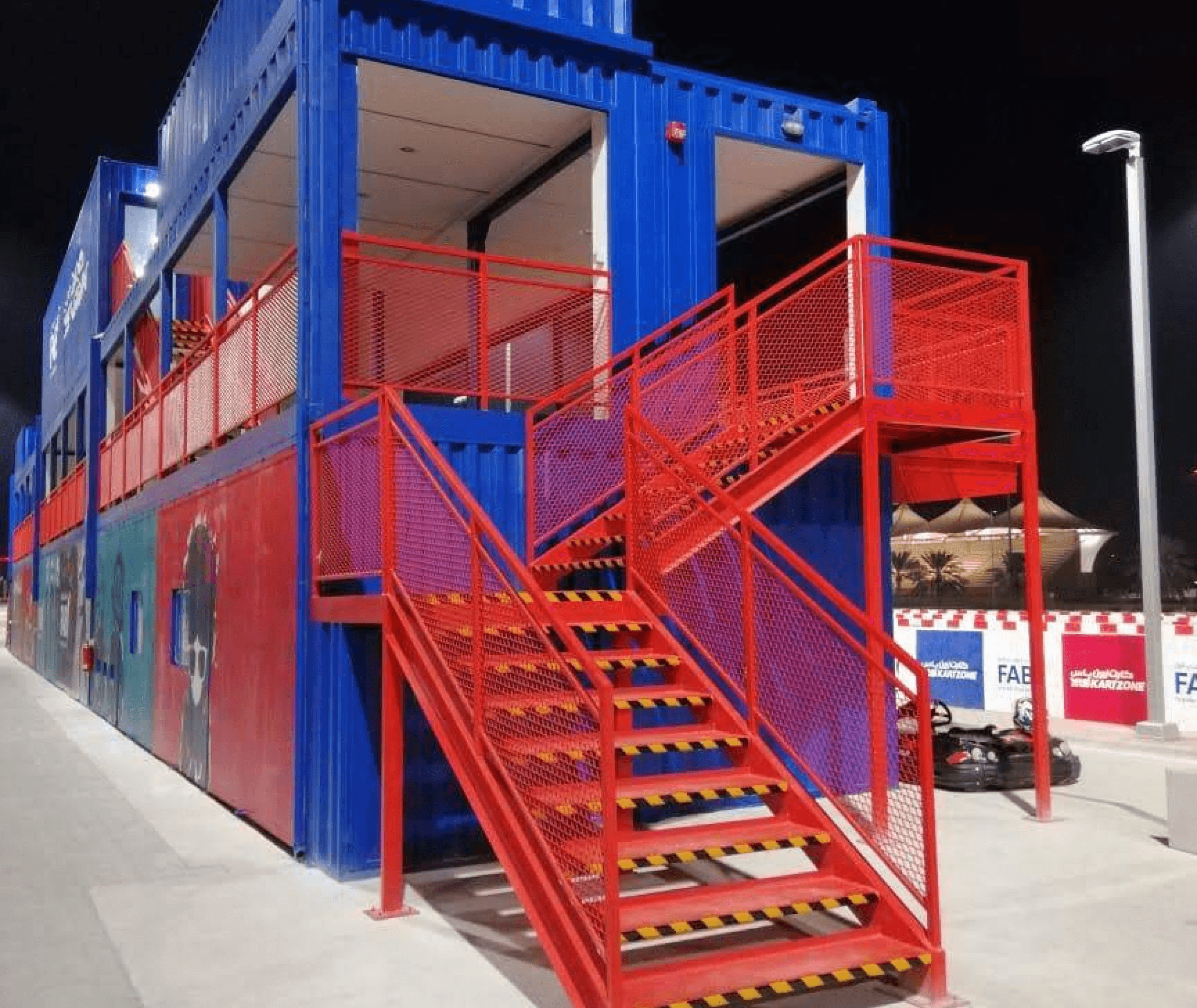 aedifica: shipping container snackbox in times square