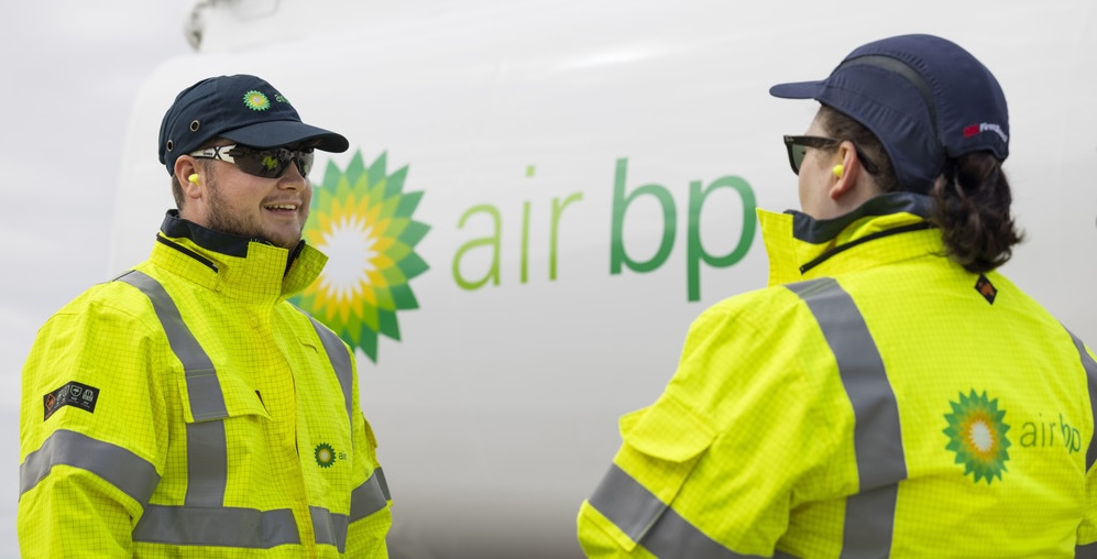 Two people talking in the office.