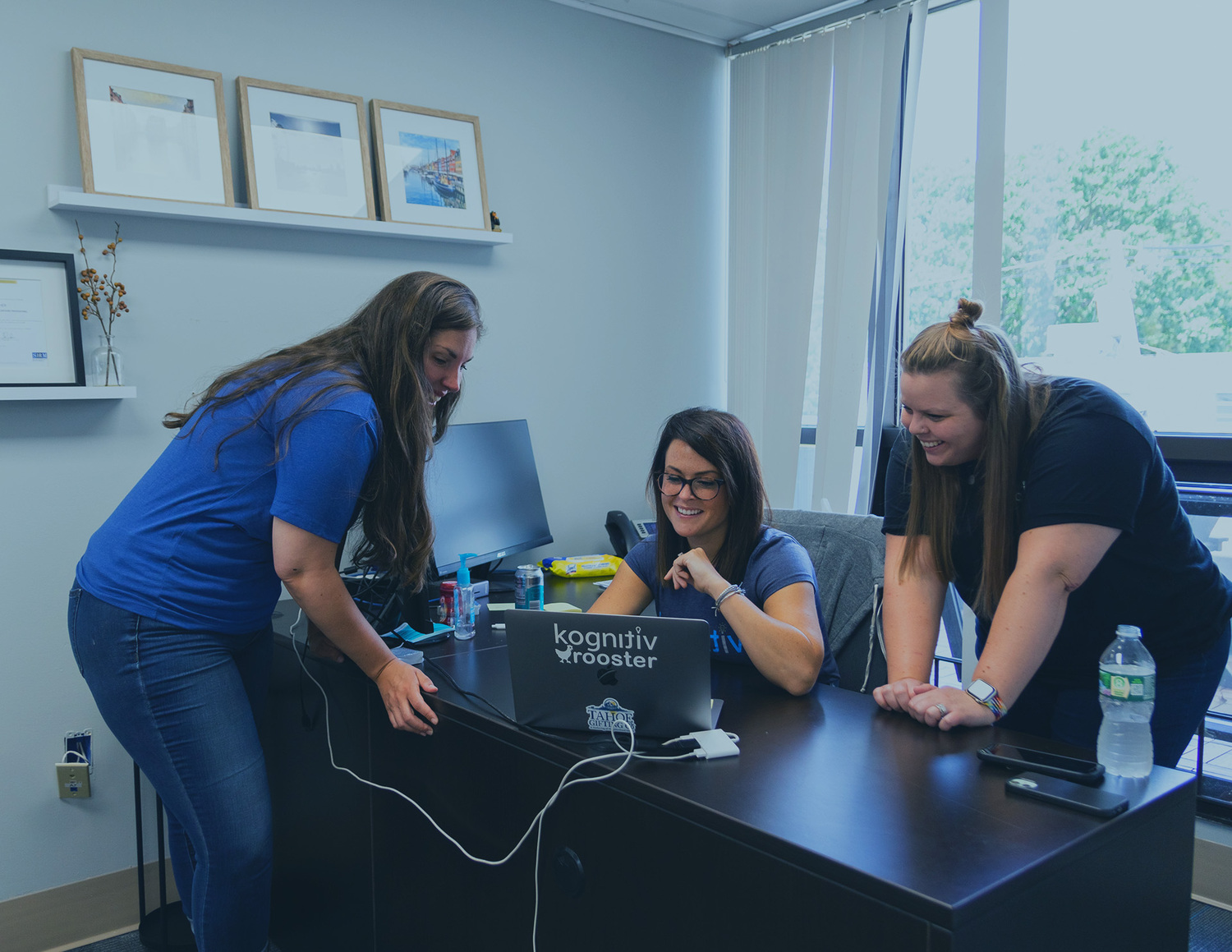 3 women in the office 