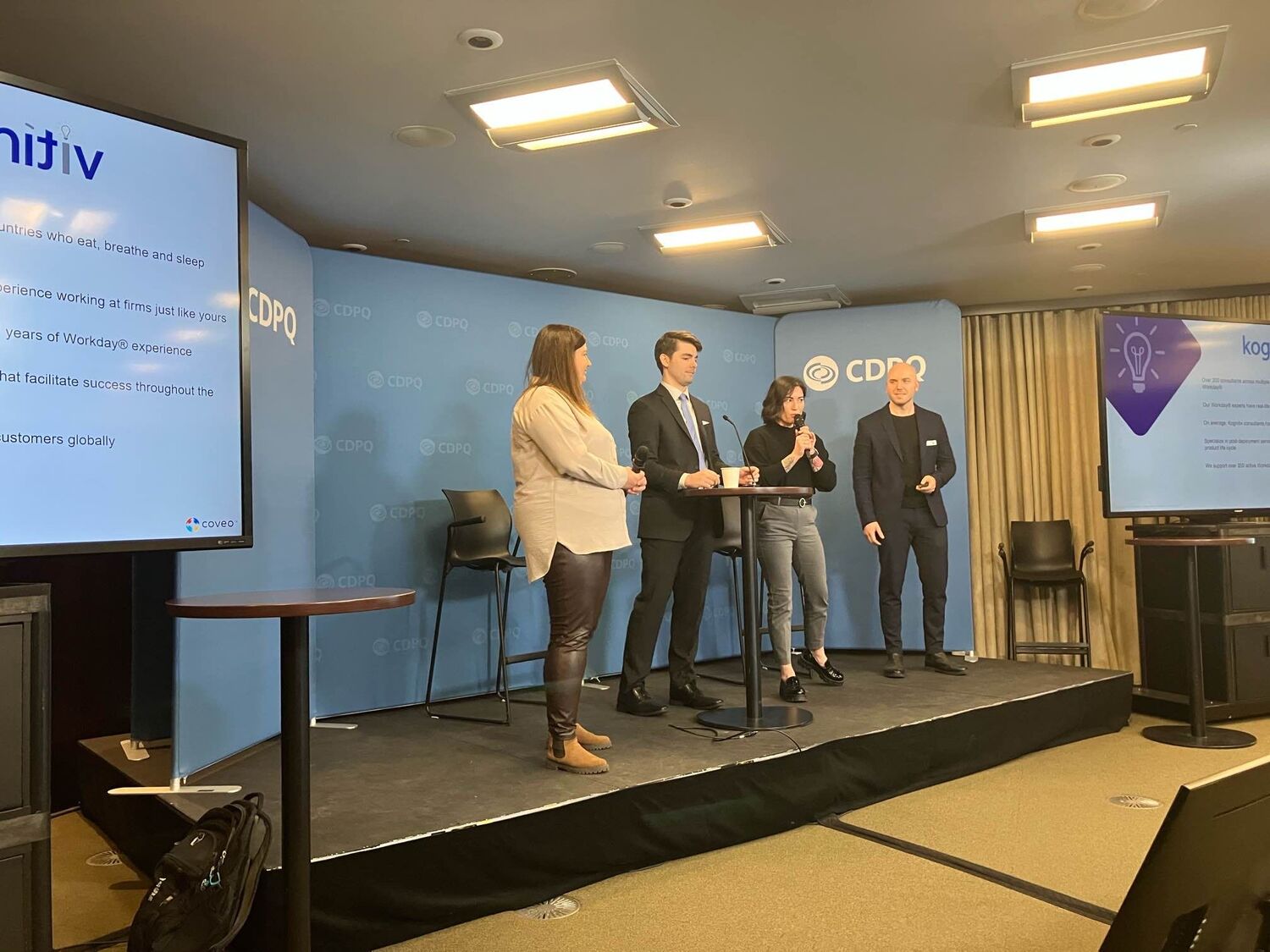 group of people presenting - Kognitiv 