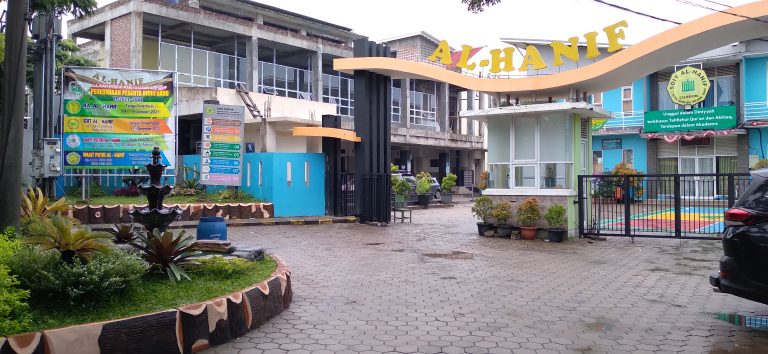 Gerbang SDIT Al Hanif